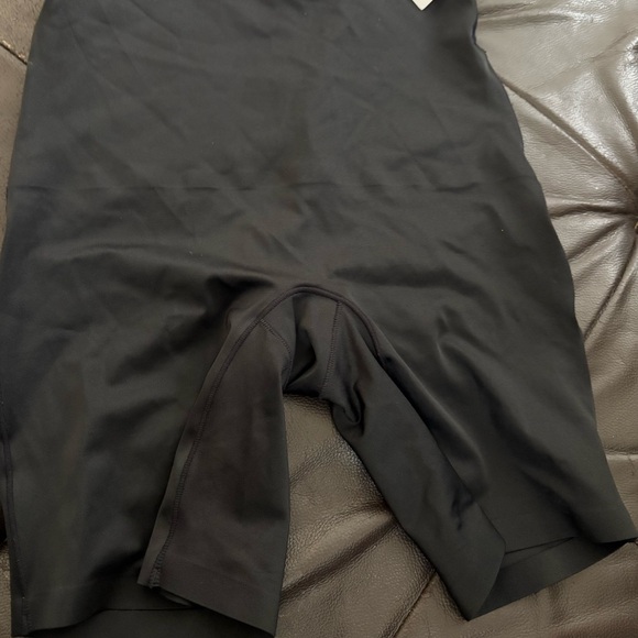 Seamless Black High-Waist Women's Shorts - Picture 6 of 6